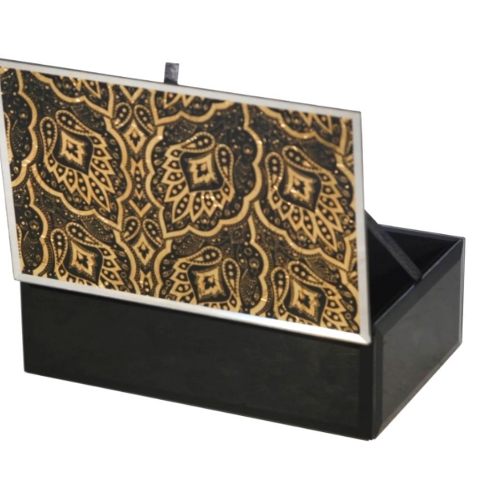 Sagebrook Homes Elevated Chic Leaf Design Glass Box